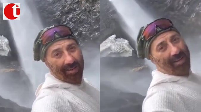 Sunny Deol enjoy waterfall