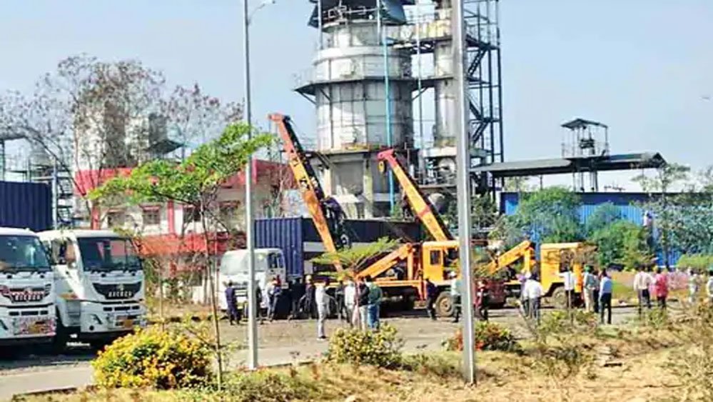 यूनियन कार्बाइड के घातक कचरे से भरे 12 कंटेनर 42 दिन बाद उतारे, ट्रॉलों का किराया हुआ 12 लाख