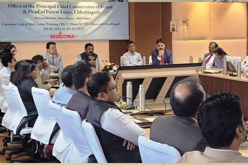 रायपुर : छत्तीसगढ़ में वन प्रबंधन की सर्वश्रेष्ठ प्रक्रियाओं का अध्ययन करने पहुंचा आईएफएस अधिकार