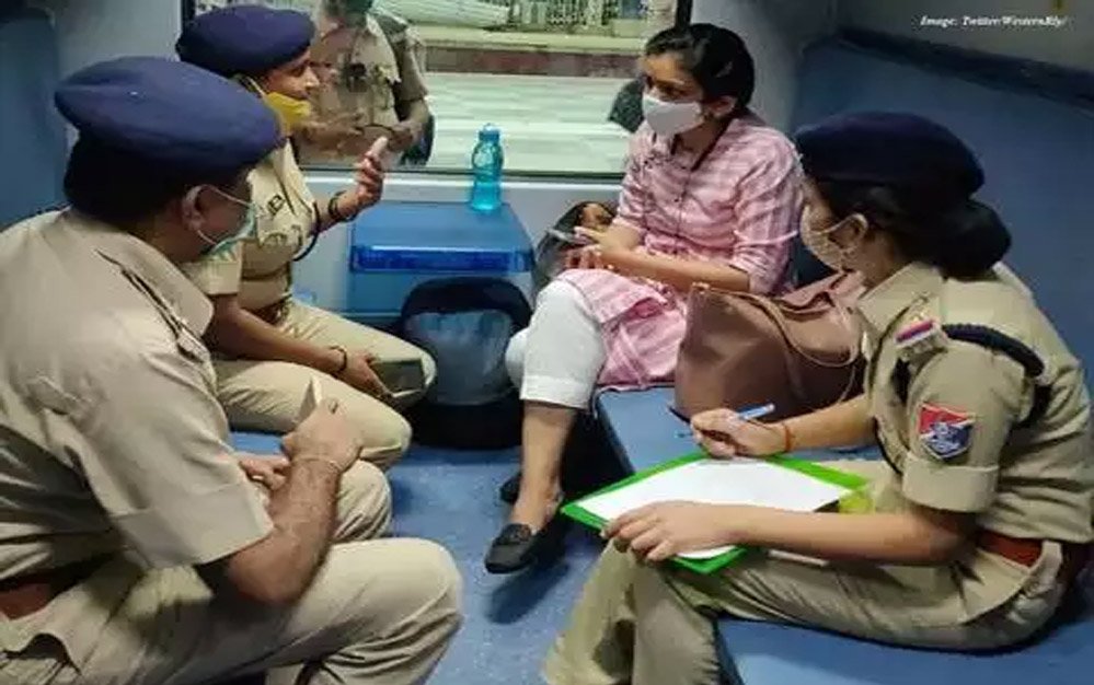 ऑपरेशन "मेरी सहेली" अभियान के तहत लगभग 15,600 महिला यात्रियों को सहायता प्रदान की गई