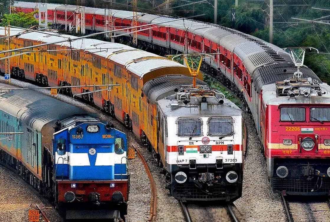 प्रयागराज महाकुंभ में रेलवे ने दोगुनी संख्या में यात्री ट्रेनों का संचालन किया, जिससे श्रद्धालु