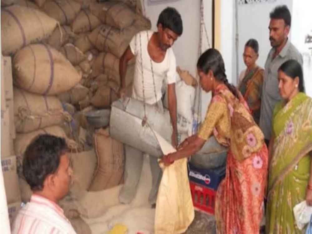 इटावा में राशन पाने वाले 3 लाख कार्ड धारकों को लगा झटका, ईकेवाईसी के अभाव में नहीं मिल सकेगा फ्