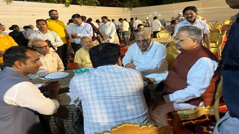 स्व. मधुकर खेर स्मृति रायपुर प्रेस क्लब परिसर में गोविंद लाल वोरा लाइब्रेरी का शुभारंभ हुआ