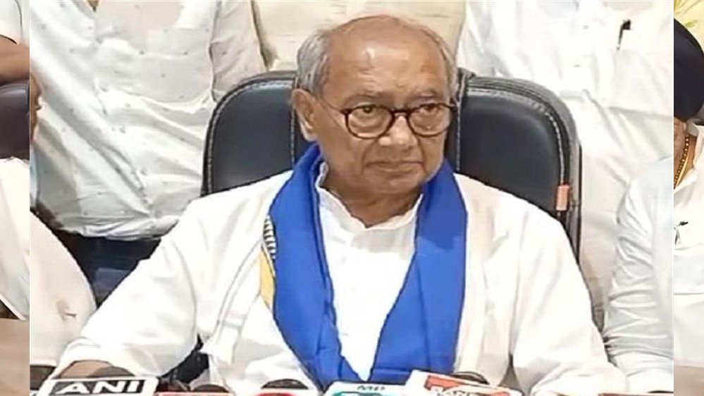 दिग्विजय सिंह ने पश्चिम बंगाल में हो रही हिंसा के लिए बीजेपी और संघ को जिम्मेदार ठहराया