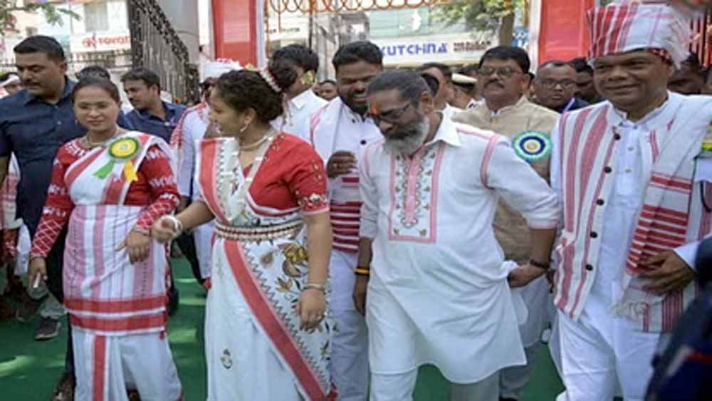 रांची में सरहुल की धूम, दो दिन छुट्टी का एलान