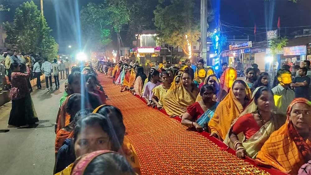 बालोद के झलमला में निवासियों ने निकाली भव्य चुनरी यात्रा