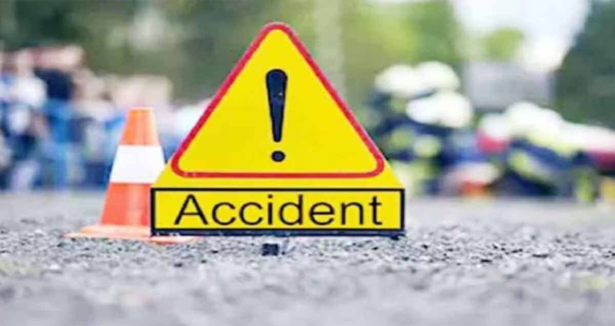 सिग्नल पर खड़ी बाइकों को तेज रफ्तार बस ने मारी ठोकर, एक की मौत, तीन लोग घायल