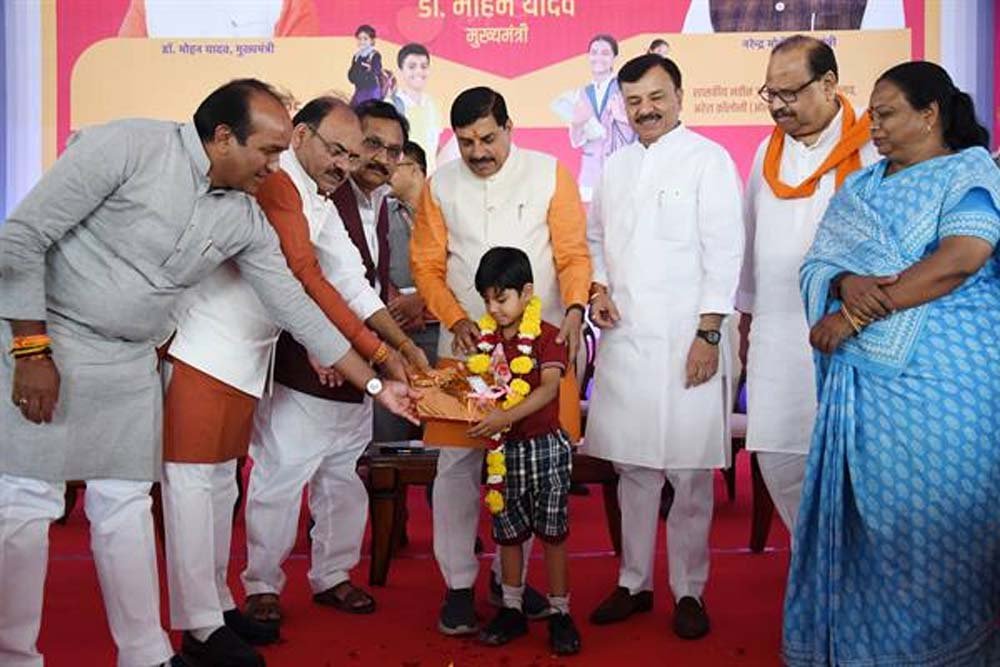 भगवान श्रीकृष्ण ने की थी सबसे पहले स्कूल चलें हम अभियान की शुरूआत