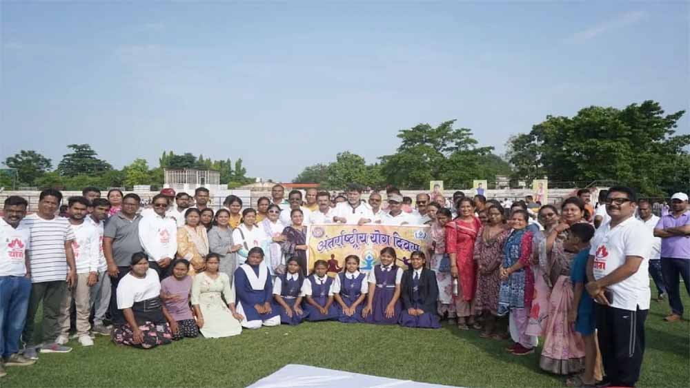 अंतरराष्ट्रीय योग दिवस में शामिल हुए बीजेपी प्रदेश अध्यक्ष किरण सिंहदेव