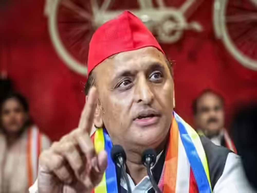 अखिलेश यादव ने भाजपा पर तंज कस्ते हुए कहा- बीजेपी राज में भाजपा जैसा ही खाद का हाल