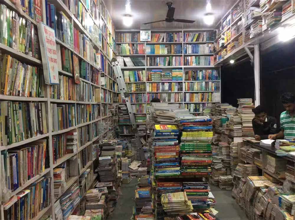 ग्वालियर में किताबों पर 10%, यूनिफार्म पर 15% डिस्काउंट, एडमिशन से पहले दुकानों पर मिलेगी पुस्त