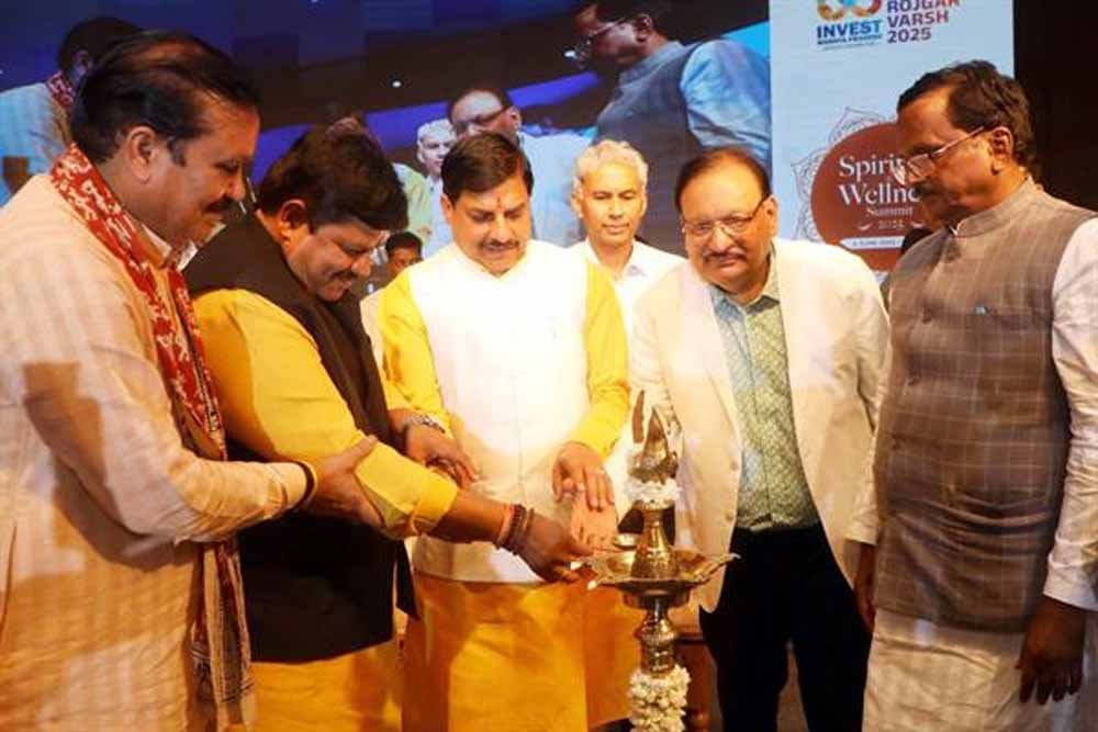 निवेशकों से उपलब्ध अवसर का लाभ लेकर मध्यप्रदेश में निवेश करने का आह्वान किया : मुख्यमंत्री डॉ. 