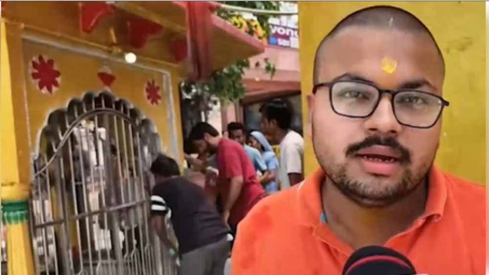 प्रयागराज : प्राचीन श्री मनकामेश्वर मंदिर में ड्रेस कोड लागू, स्कर्ट-टॉप, जींस और पैंट पर पाबंद