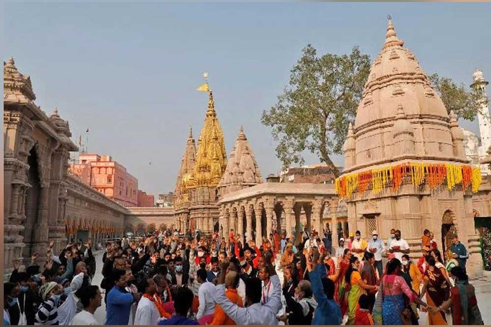सावन के दूसरे सोमवार को अयोध्या में शिवभक्तों की भीड़ उमड़ी, श्रद्धालुओं ने सरयू में डुबकी लगाक