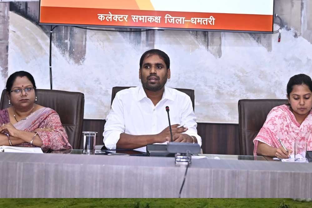 जर्जर भवनों में स्कूल संचालित नहीं करें-कलेक्टर मिश्रा