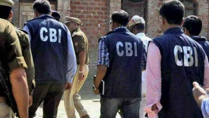 ‘स्पेशल 26’ की तर्ज पर लूट! फर्जी CBI अफसर बनकर रिश्तेदार के घर डाला छापा