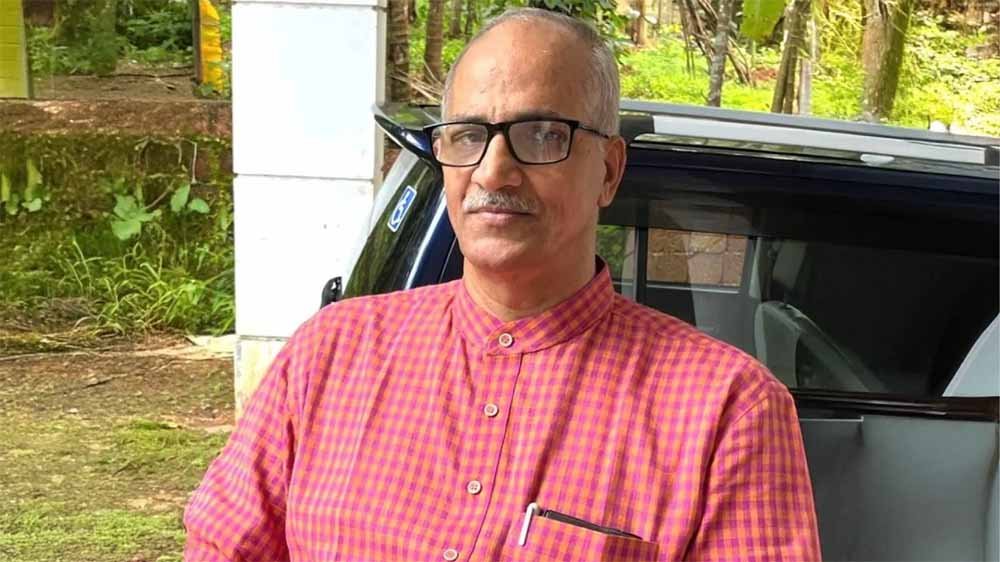 वामपंथी हमले में गंवाए दोनों पैर, अब संसद की ओर बढ़े कदम – जानिए सदानंदन मास्टर की कहानी
