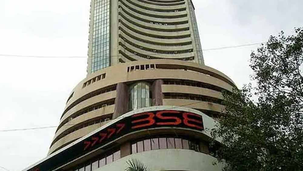 सपाट बंद हुआ शेयर बाजार, बैंकिंग सेक्टर में खरीदारी हावी