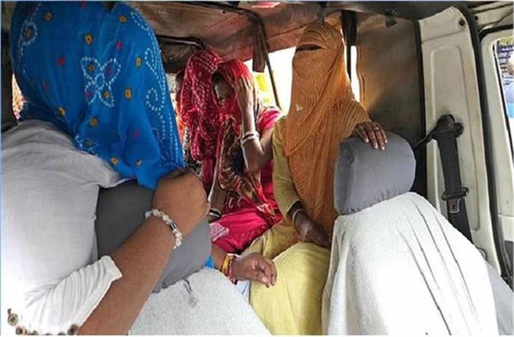 रोहतक: आर्य नगर थाना पुलिस ने जूस कॉर्नर और होटल से पकड़ी गई 8 महिलाएं, चल रहा था गलत काम का धं