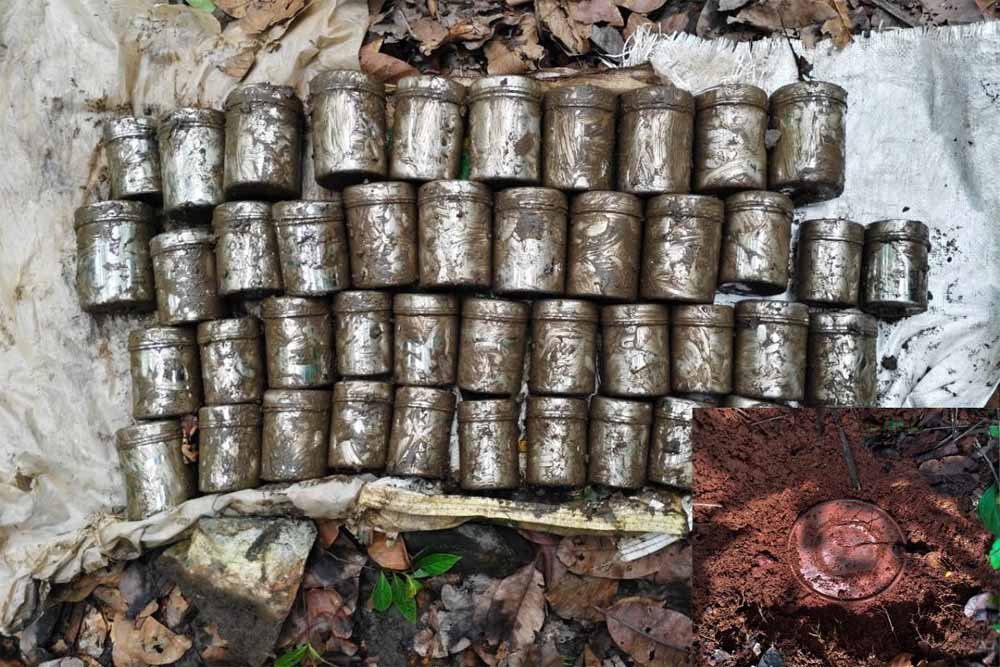 सुरक्षाबलों की बड़ी कार्रवाई: नक्सली हमले की साजिश विफल, 44 बम मिले