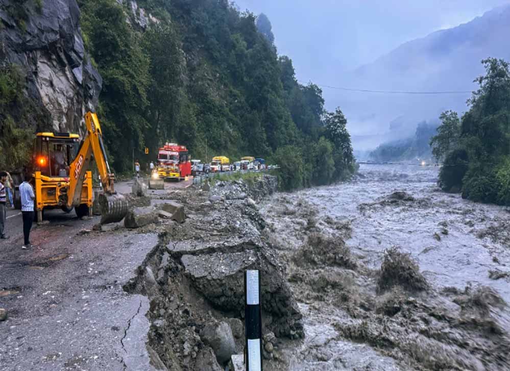 मनाली में बाढ़ का कहर, कुल्लू-मनाली-लेह NH-3 यातायात के लिए बंद
