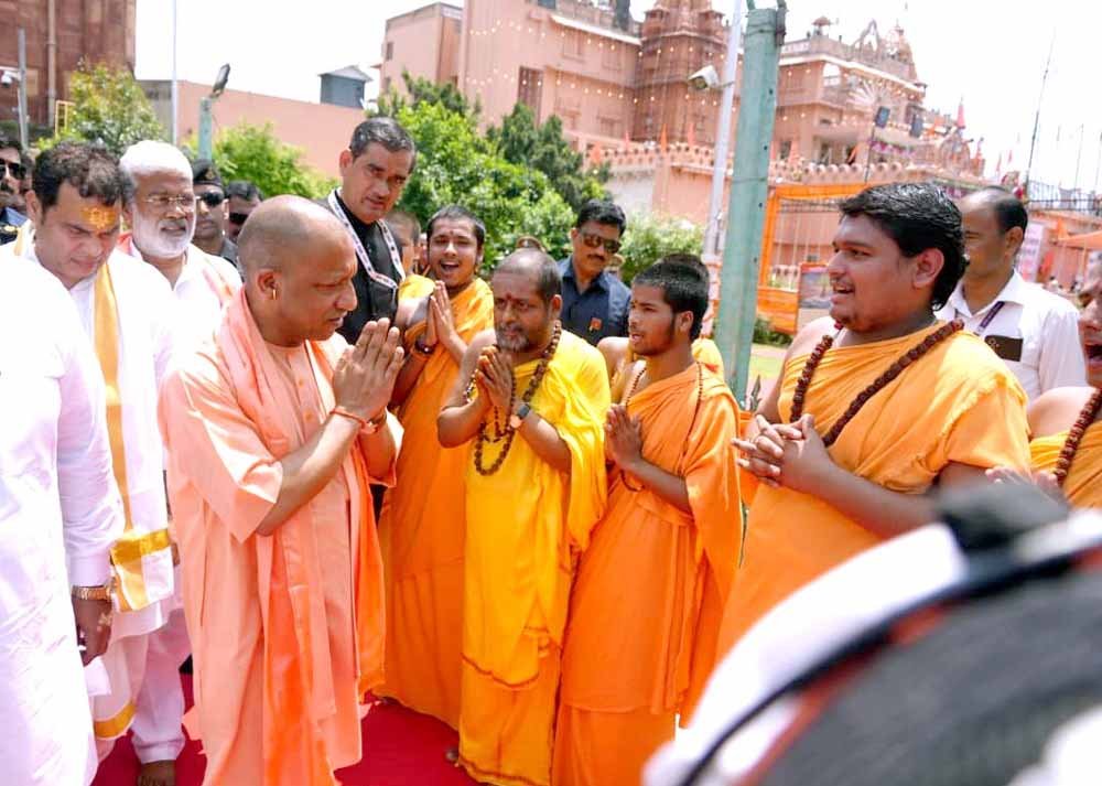 सीएम योगी ने श्रीकृष्ण जन्मस्थान पर दी जन्माष्टमी की बधाई, सनातन धर्म के संरक्षण पर दिया जोर