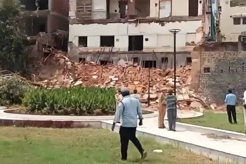 राजधानी में इमारत ढही, मलबे में दबे कई लोग; अब तक 3 की मौत