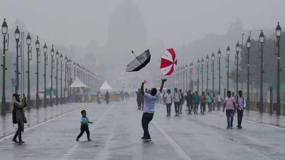 झमाझम बारिश से बदला दिल्ली-एनसीआर का मिजाज