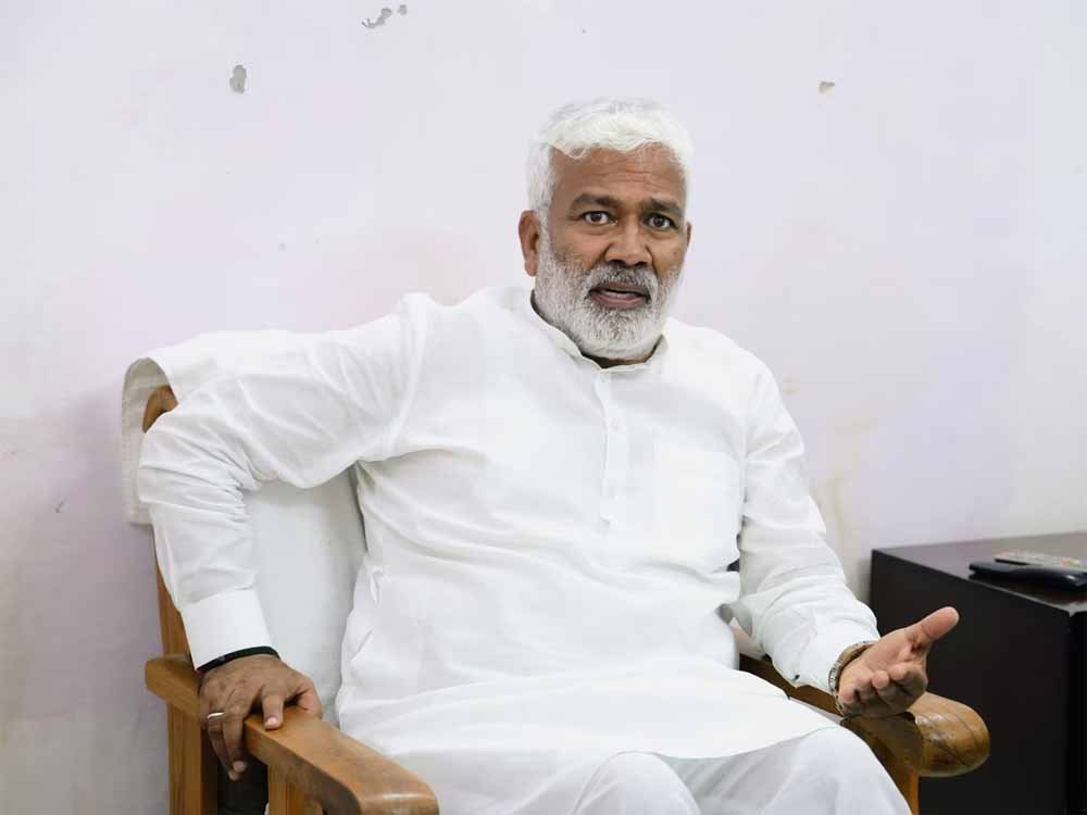 प्रोटोकॉल विवाद में फंसे यूपी मंत्री का बेटा, निजी सचिव को पद से हटाया गया