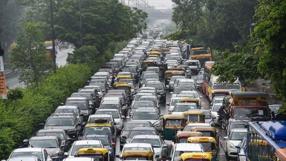 अब दिल्ली में गाड़ियां बिना रुके दौड़ेंगी, जानें सरकार का हाईटेक ट्रैफिक समाधान