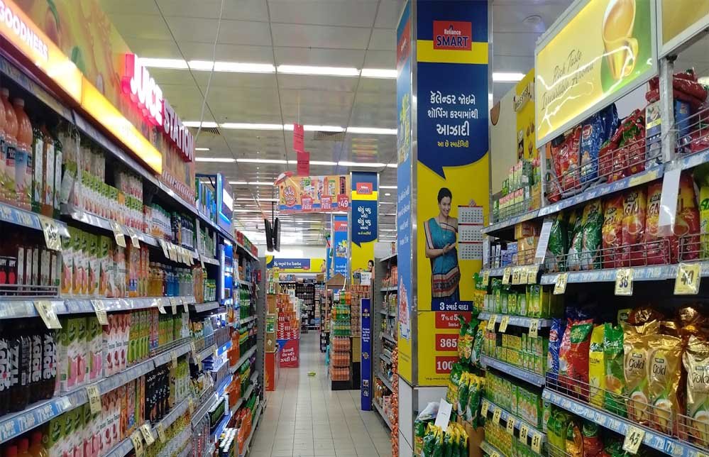सुपरमार्केट्स को मिली GST छूट, छोटे दुकानदारों को छोड़ दिया बाहर