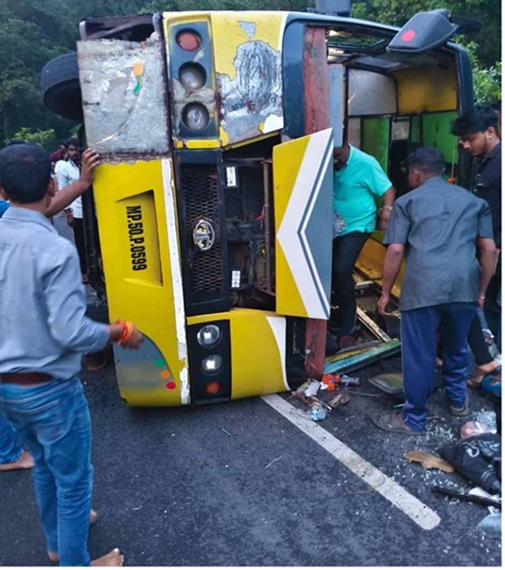 बालाघाट हादसा: बस अनियंत्रित होकर पलटी, चार की हालत गंभीर