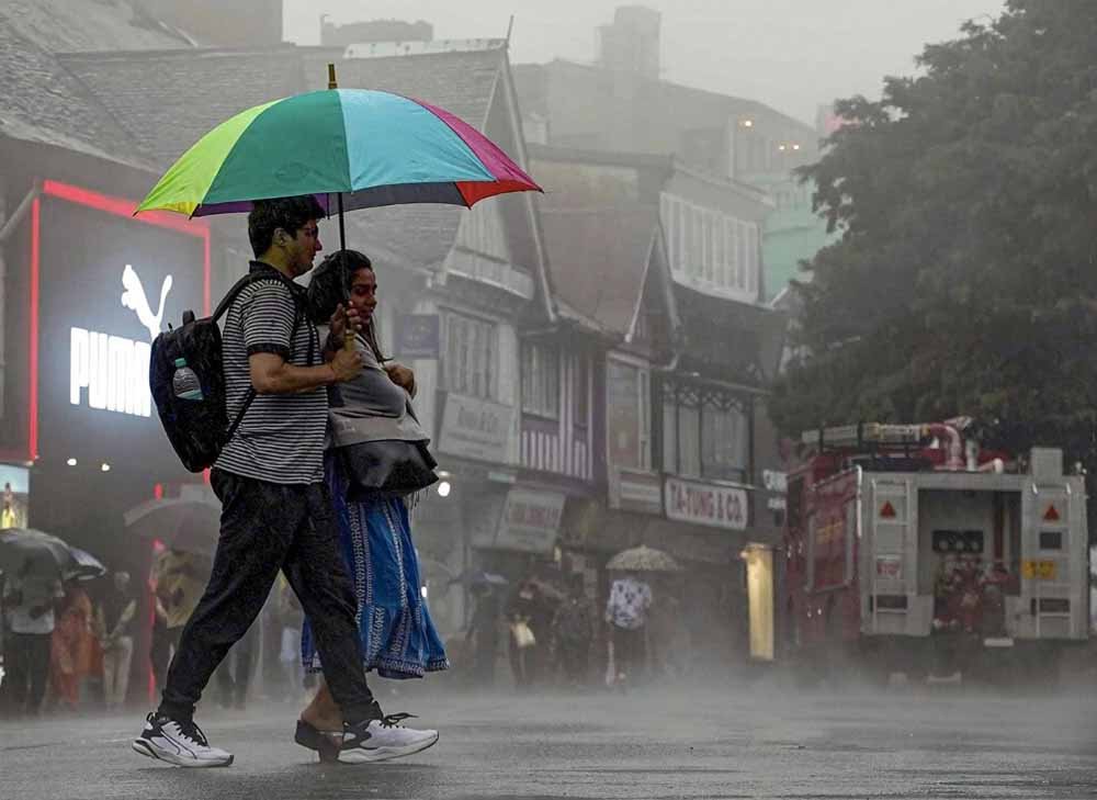हिमाचलवासियों के लिए अलर्ट: 21 जिलों में तेज बारिश, सुरक्षित रहें भूस्खलन और बिजली गिरने से