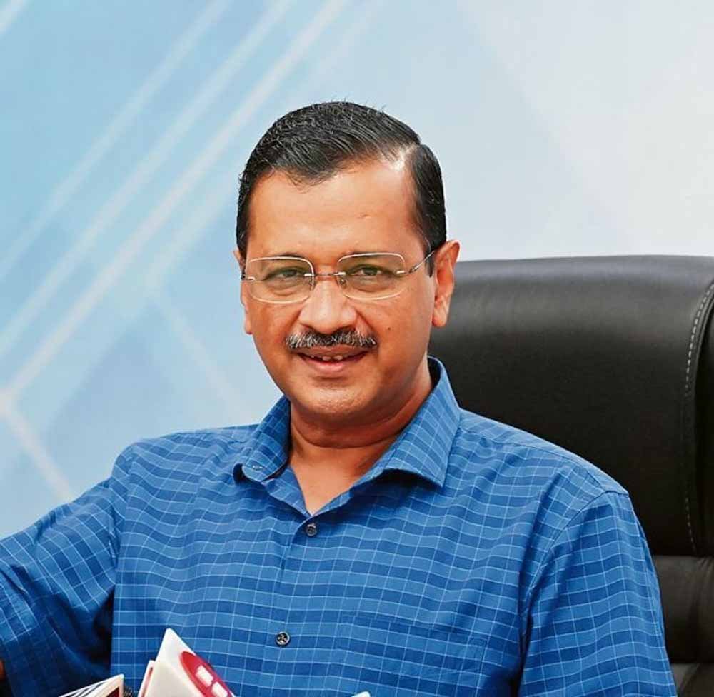 कई दिल्ली स्कूलों को मिली बम की धमकी, केजरीवाल बोले- सुरक्षा का सवाल, अभिभावक चिंतित