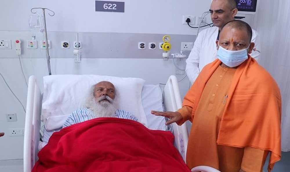 संतों से भेंट कर दिगंबर अखाड़ा परंपरा को बताया संस्कृति की धरोहर, श्रद्धालुओं में दौरे को लेकर 
