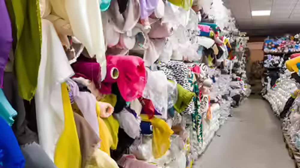 सबसे सस्ती मार्केट: हरियाणा में यहां मिलते हैं कपड़े किलो के भाव में
