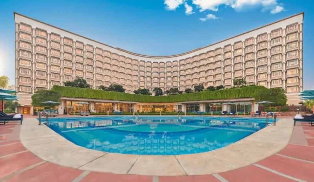 राजधानी में हड़कंप: ताज पैलेस को बम की धमकी, पुलिस ने घेरा होटल परिसर