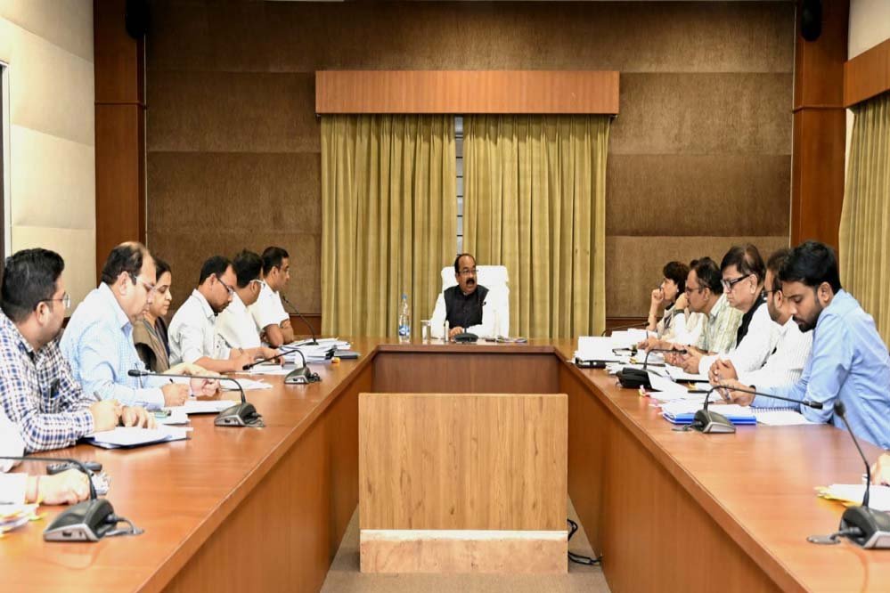 रायपुर: उप मुख्यमंत्री अरुण साव ने नगरीय प्रशासन की योजनाओं और प्रगति की समीक्षा की