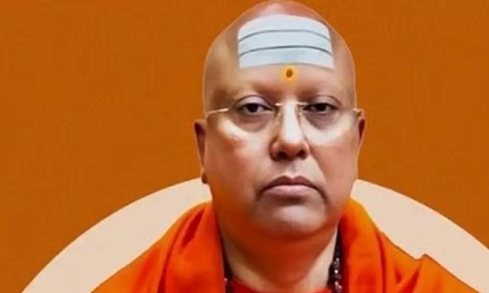 स्वामी चैतान्यानंद की सप्लाई में कॉलेज लड़कियों का कनेक्शन, दुबई के शेख से जुड़े चौंकाने वाले ख