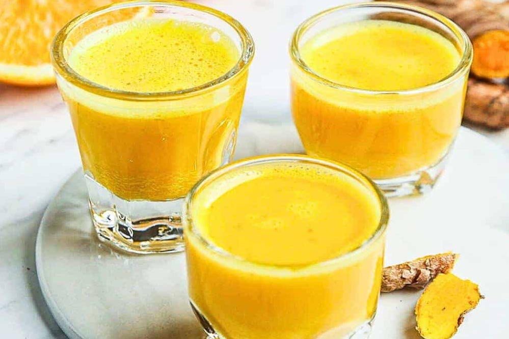 हर सुबह का ये हेल्दी सीक्रेट – हल्दी शॉट से पाएं तेजी से बढ़ते और झड़ना रोकने वाले बाल