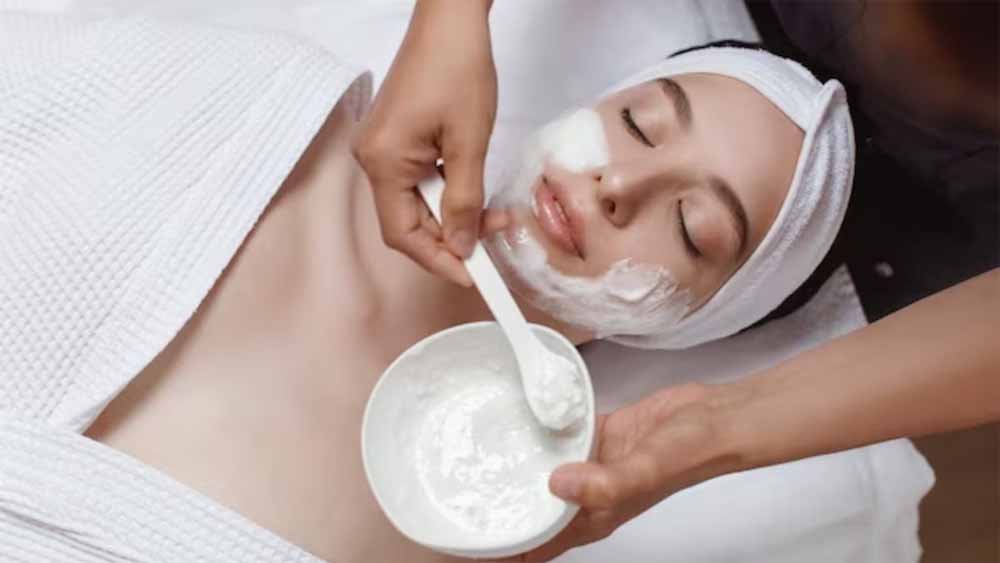 ठंडी दही का जादू: सेल्फी पर चमके आपकी स्किन, लोग पूछेंगे ये रहस्य!