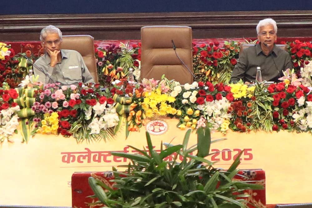 मुख्य सचिव जैन का संदेश: ग्रामीण विकास के लिए अधोसंरचना और हितग्राही योजनाओं का प्रभावी क्रियान