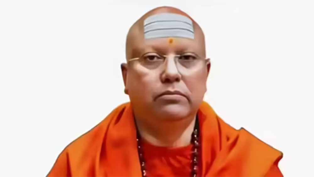 आश्रम का काला सच: बाबा चैतन्यानंद सरस्वती के पास से बरामद हुई आपत्तिजनक सामग्री
