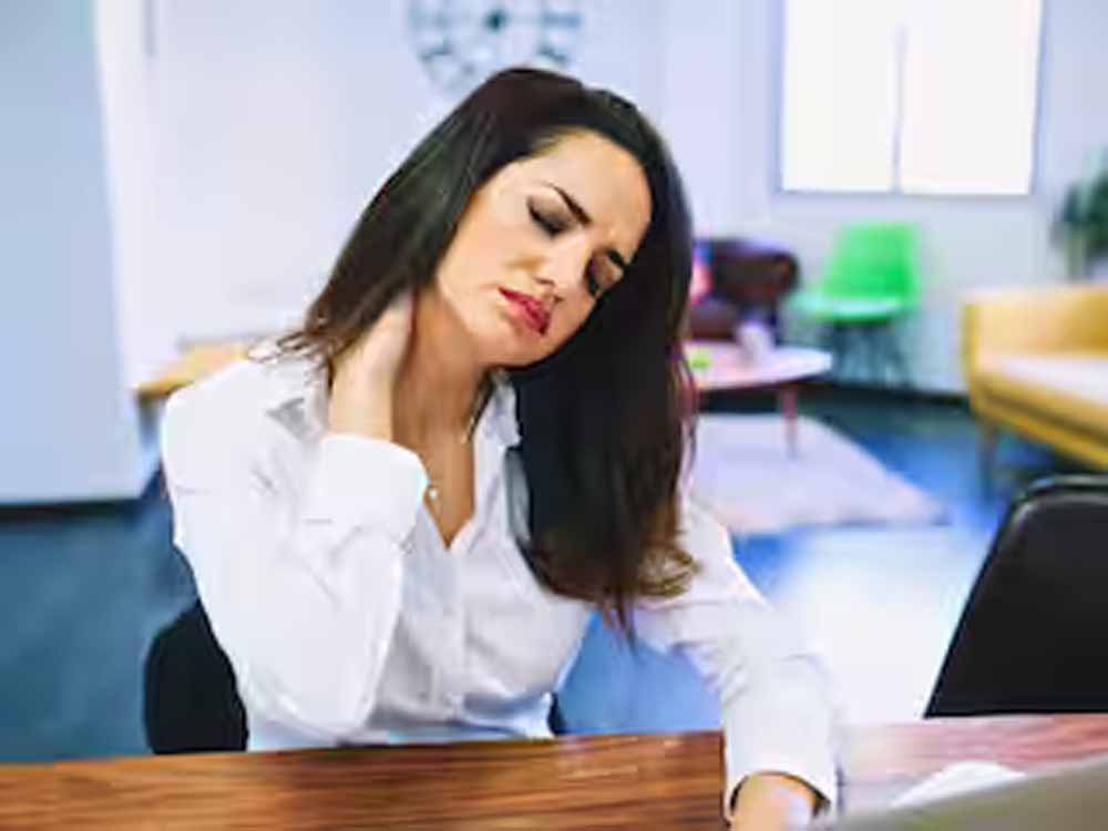 सारी दिन कुर्सी पर? जानें आयुर्वेदिक तरीके जो बचाएं आपको बीमारियों से