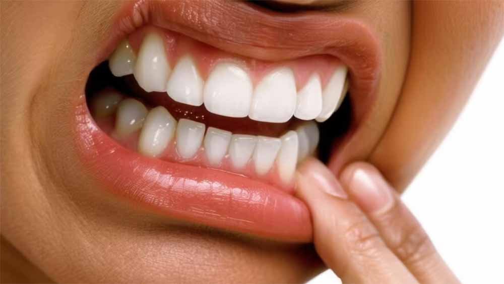 सर्दी का असर दांतों पर: सेंसिटिविटी से राहत पाने के आसान घरेलू नुस्खे