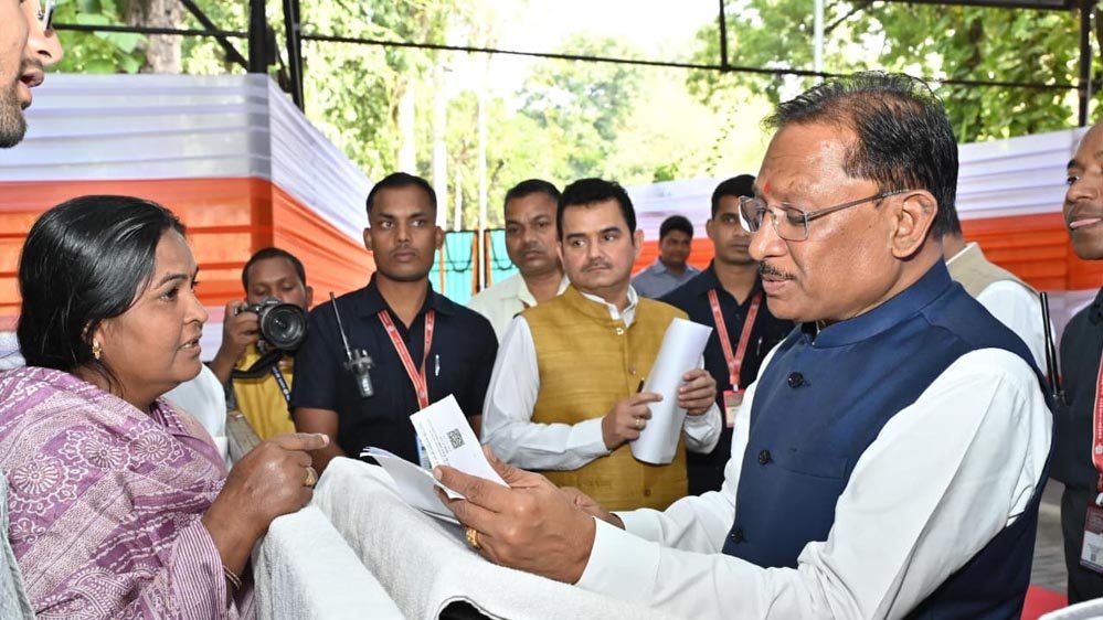 रायपुर जनदर्शन: मुख्यमंत्री विष्णु देव साय ने सुनी आमजन की समस्याएँ, दिए त्वरित समाधान