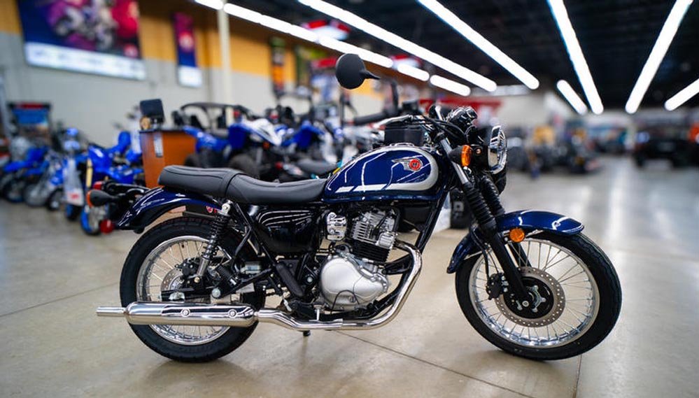 देखते ही ग्राहकों को भा गई Kawasaki W230, रॉयल एनफील्ड के लिए चुनौती बढ़ी