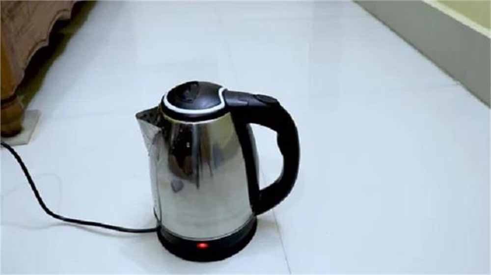 रेलवे का सख्त नियम: इलेक्ट्रिक केतली ले गए तो लगेगा जुर्माना, होगी कड़ी कार्रवाई