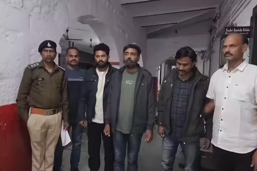 फेक करेंसी का खेल फटा: डॉक्टर ने ट्रैवल एजेंसी के नाम पर छापे 20 लाख के नकली नोट, बुरहानपुर RMO