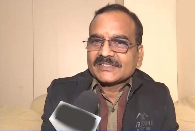 ब्राह्मण समुदाय ने अफसर के खिलाफ FIR की मांग की, IAS संतोष वर्मा पर विवाद थमता नहीं